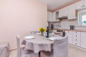 Apartment (A1) | Private kitchen | Fridge, microwave, oven, stovetop - Apartment Leo (Korcula)