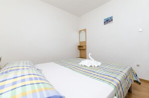 Free WiFi, bed sheets - Apartment Anic (Bol)