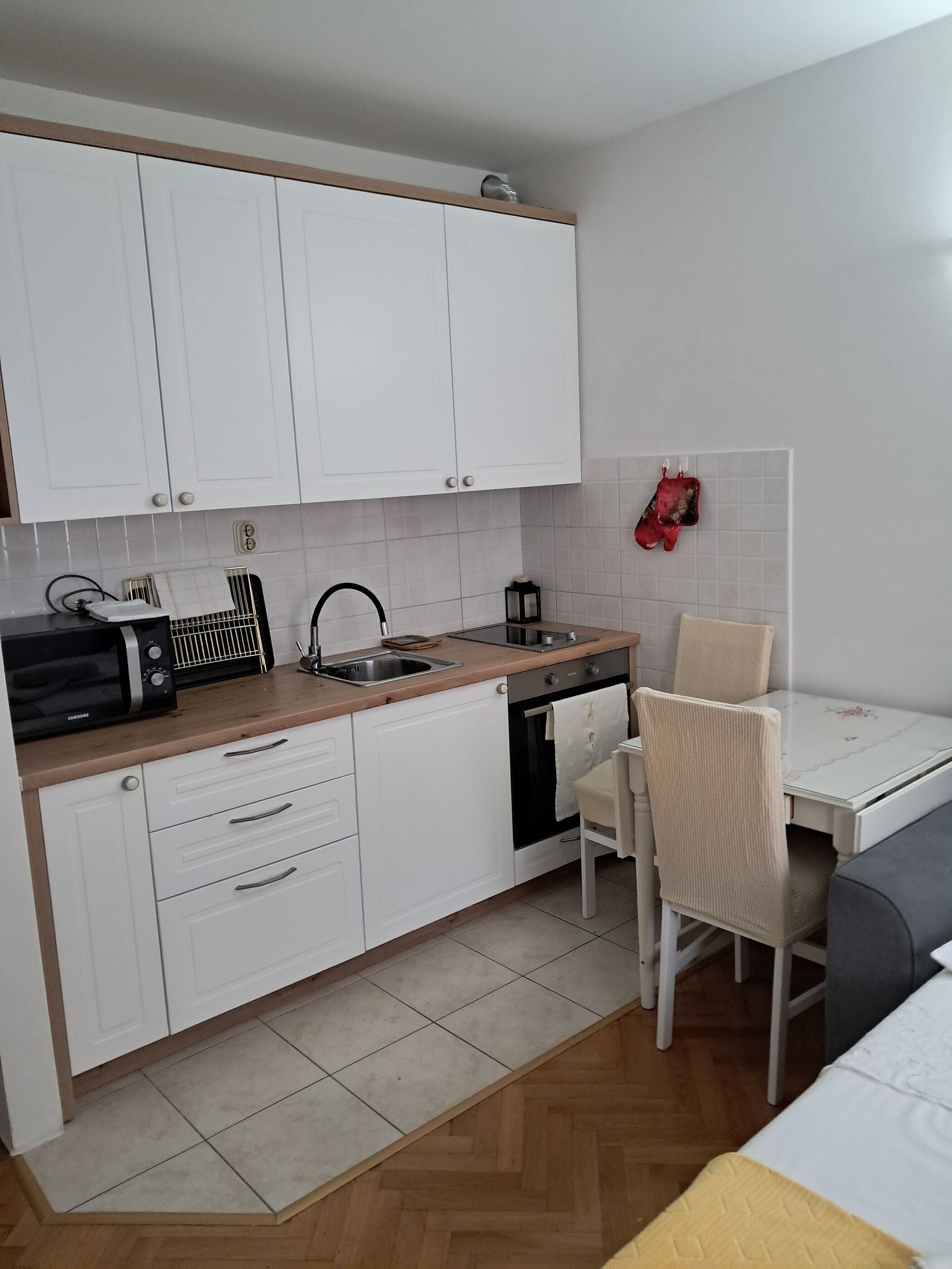 Apartamento (A1) | Cocina privada | Frigorífico, horno, placa de cocina y utensilios de cocina