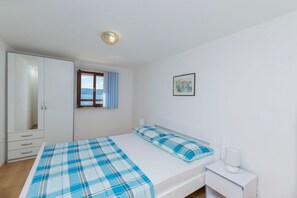 Iron/ironing board, free WiFi, bed sheets - Apartment Island Dream (Sibenik)