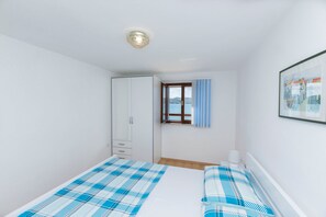 Iron/ironing board, free WiFi, bed sheets