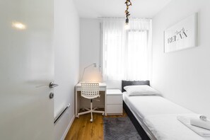 1 chambre, coffres-forts dans les chambres, fer et planche à repasser