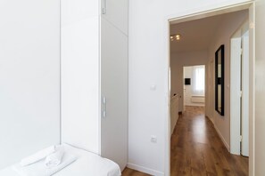 Apartemen (A1) | 1 kamar tidur, brankas, setrika/meja setrika, dan Wi-Fi gratis