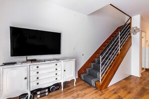 Apartemen (A1) | Tangga