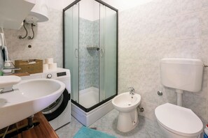 Apartment (A2) | Bathroom | Shower