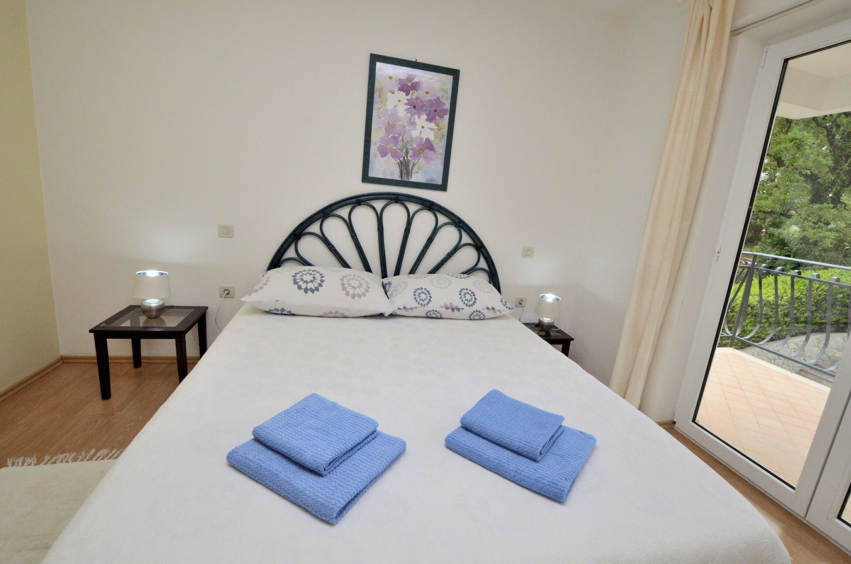 3 bedrooms, in-room safe, iron/ironing board, free WiFi
