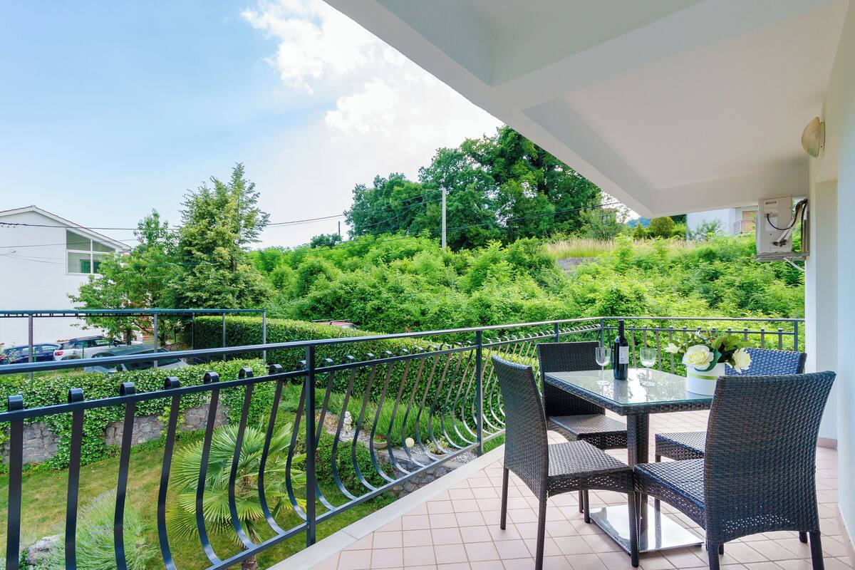 Apartment (A3) | Balkon