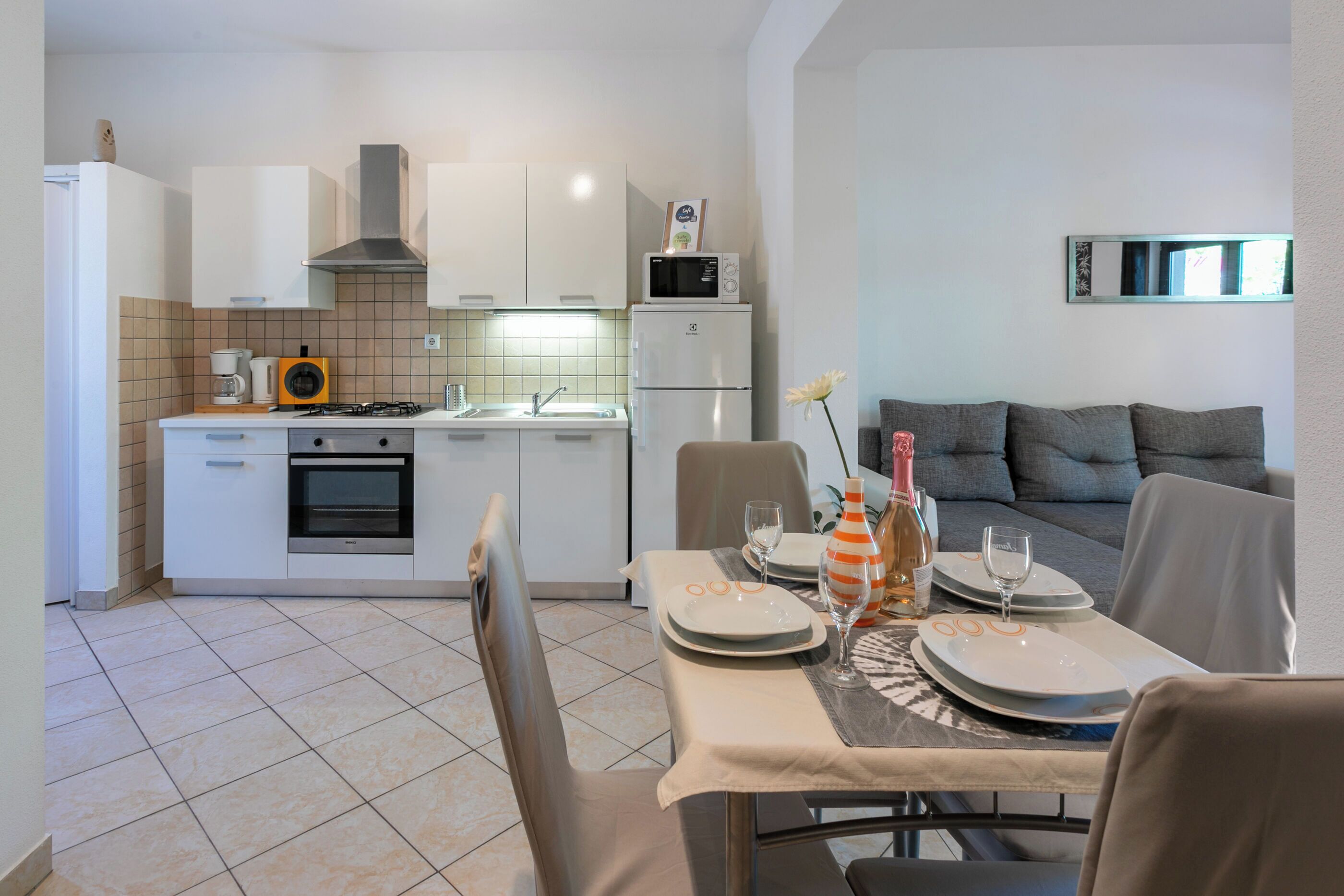 Apartment (A2) | Private kitchen | Fridge, microwave, oven, stovetop