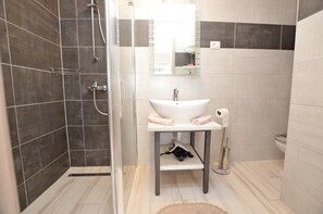 Apartment (A1) | Bathroom | Shower