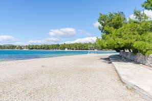 Beach nearby - Apartments Danica (Pirovac)