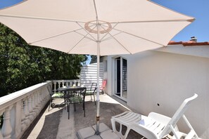 Terrace/patio - Apartments Snjezana (Pirovac)