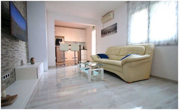 Studio (A1) | Living room - Apartments Eva (Primosten)