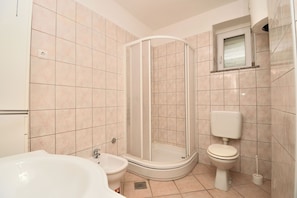 Apartment (A2) | Bathroom | Shower