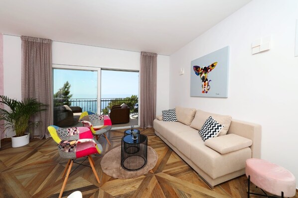 Apartment (A1) | Living room | Flat-screen TV