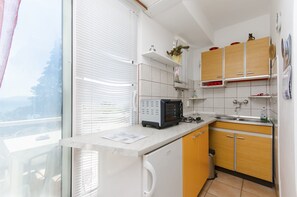 Private kitchen | Fridge, stovetop, coffee/tea maker - Apartments Jadrana (Novi Vinodolski)