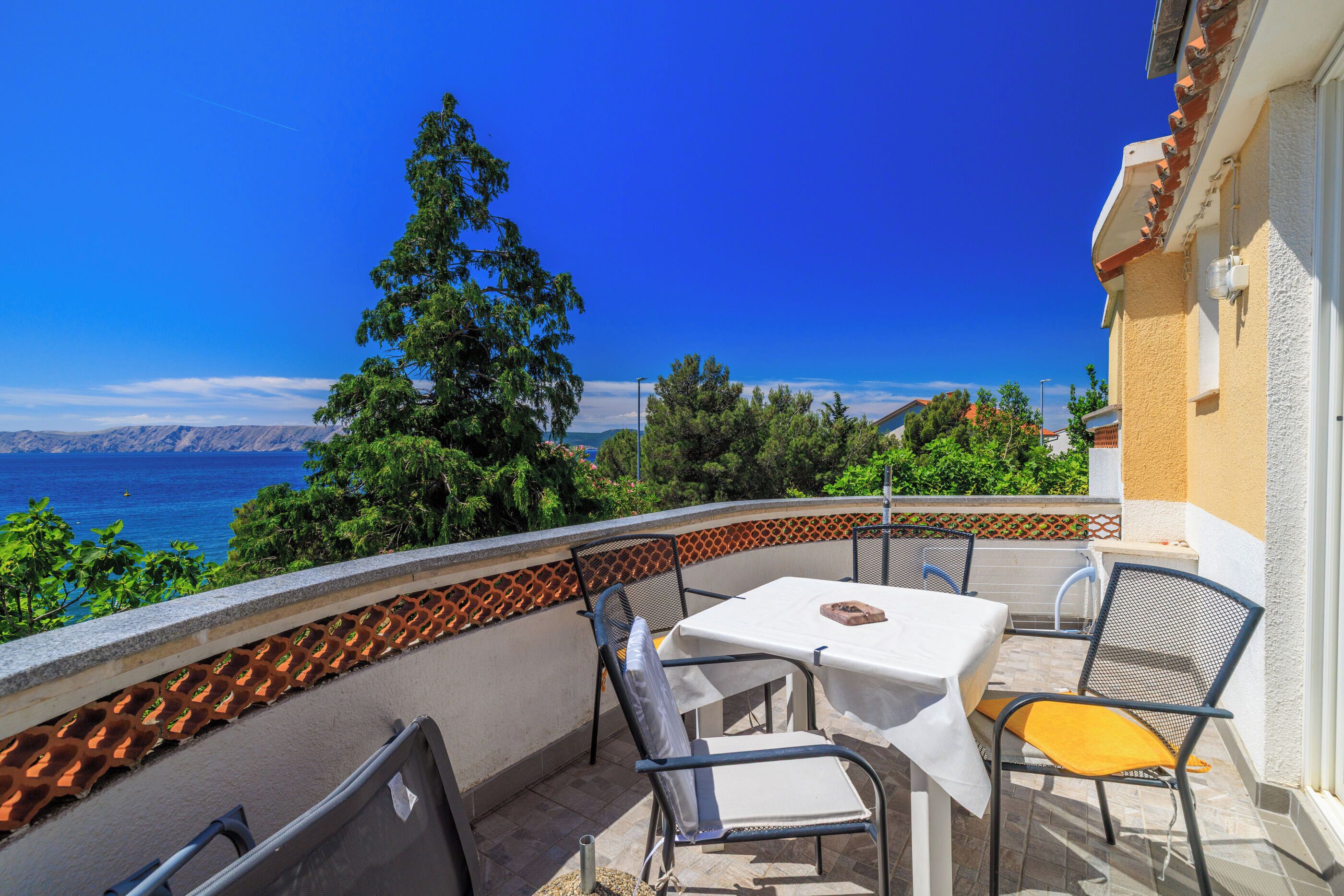 Apartment (A1) | Outdoor dining