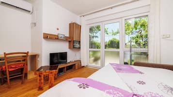 Studio (A3) | 3 bedrooms, free WiFi, bed sheets