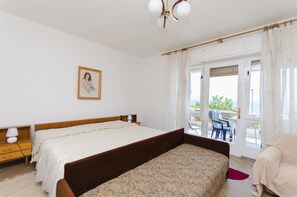 3 bedrooms, free WiFi, bed sheets - Apartments Jadrana (Novi Vinodolski)