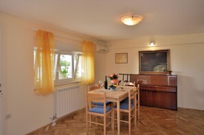 Apartment (A1) | Dining - Apartment Visnja (Rijeka)