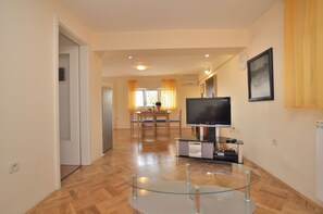 Apartment (A1) | Living room | TV - Apartment Visnja (Rijeka)