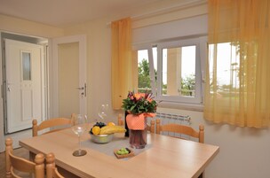 Apartment (A1) | Dining