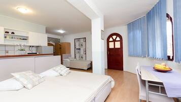 2 bedrooms, free WiFi