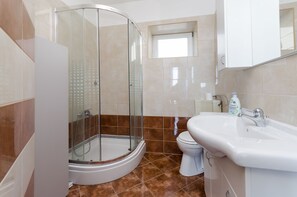 Phòng tắm | Buồng tắm vòi sen, khăn tắm 
