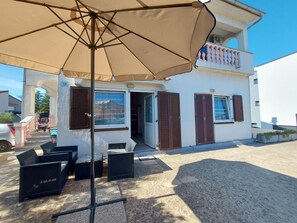 Apartemen (A2) | Teras/patio