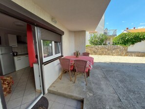 Căn hộ (A1) | Hiên