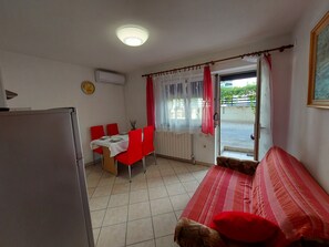 Íbúð (A1) | Einkaeldhús | Ísskápur, eldavélarhellur, espressókaffivél, kaffivél/teketill