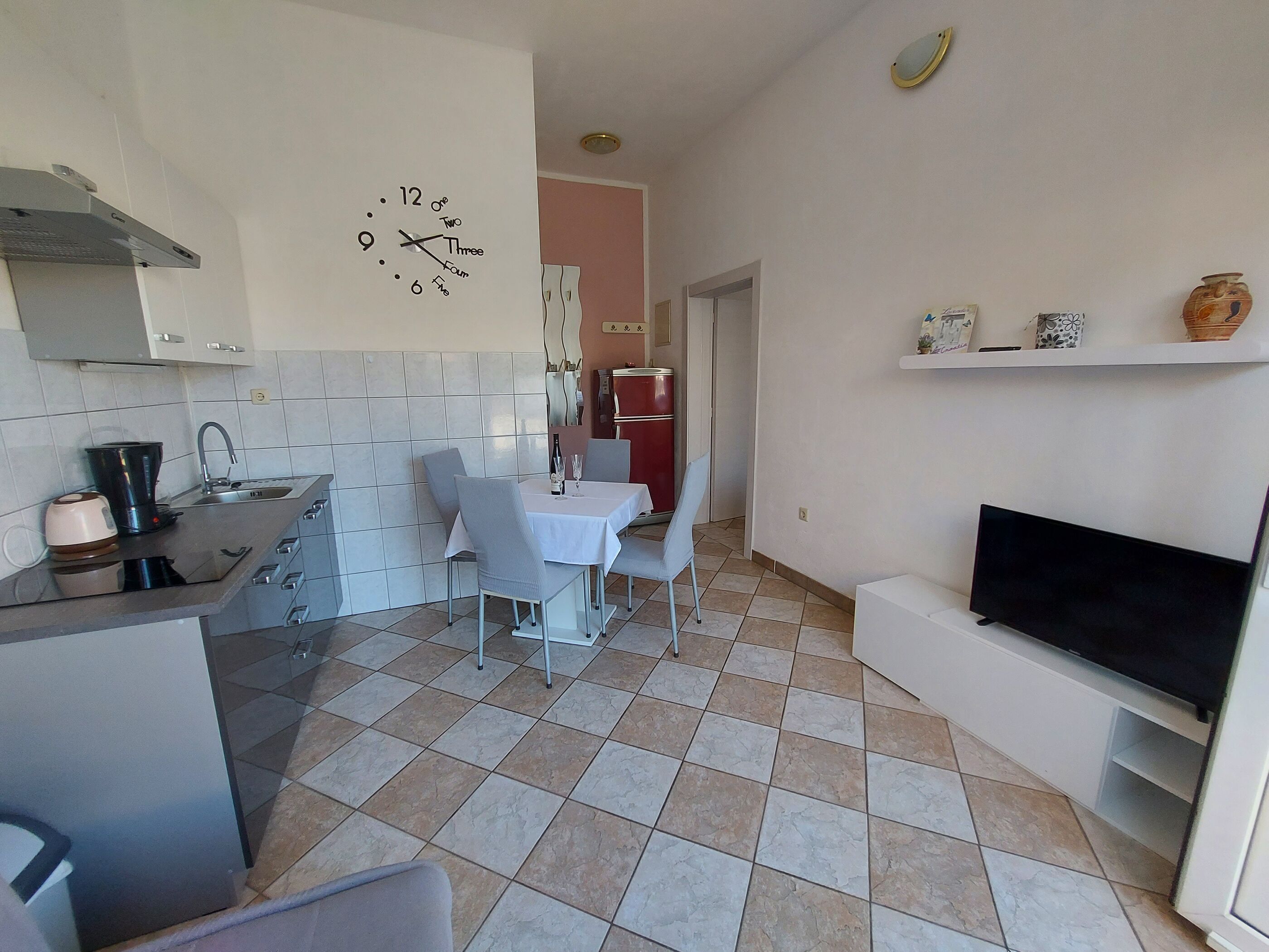 Refrigerador, placa de cocina, cafetera expreso, cafetera/tetera