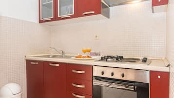 Apartment (A2) | Private kitchen | Fridge, stovetop, coffee/tea maker, electric kettle