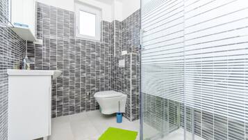 Bathroom | Shower