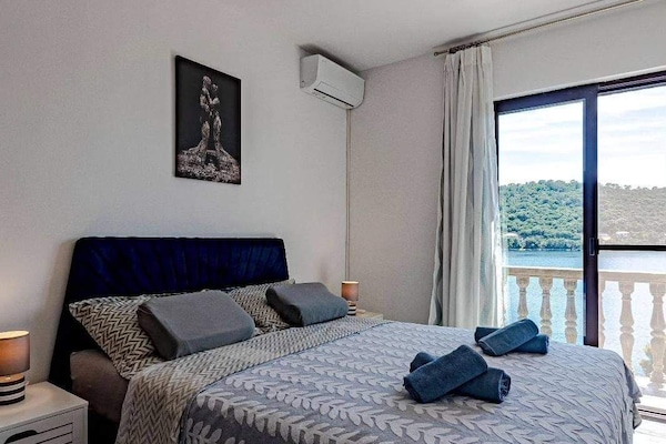 Apartment (A1) | In-room safe, iron/ironing board, free WiFi