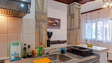 Apartment (A1) | Eigene Küche | Kühlschrank, Mikrowelle, Ofen, Herdplatte