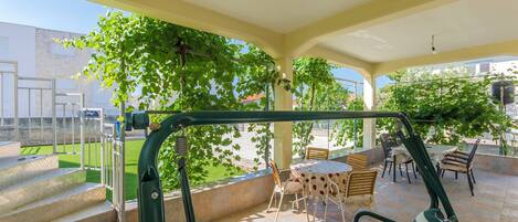 House | Terrace/patio