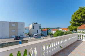 House | Terrace/patio