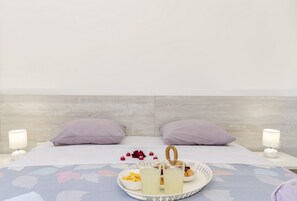 Tabla de planchar con plancha, wifi gratis y ropa de cama 