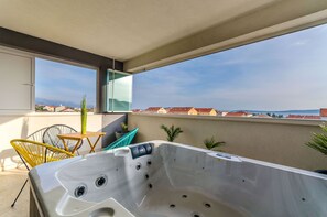 Room (S1) | Outdoor spa tub - Apartments and Room Gabriels Paradise (Kastela)