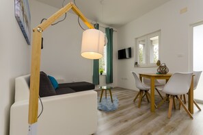 Living room | Flat-screen TV - Apartments and Room Gabriels Paradise (Kastela)