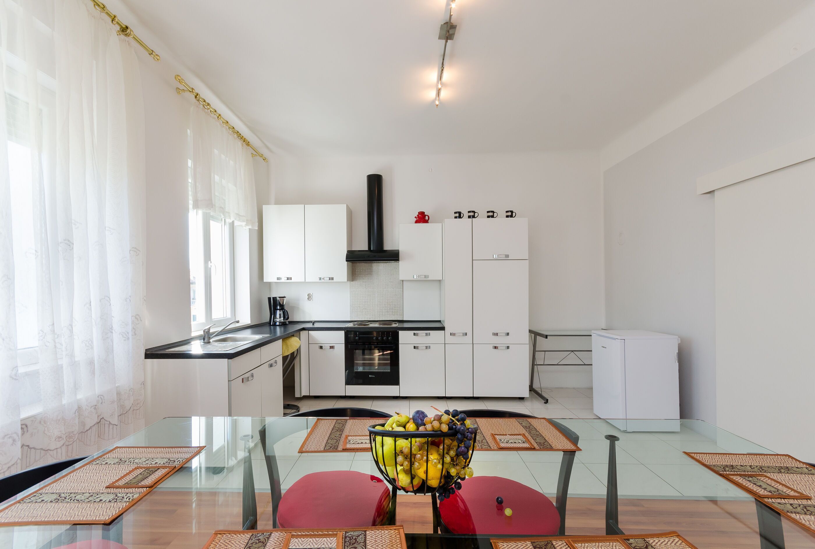 Cuisine privée | Réfrigérateur, four, plaque de cuisson, machine à expresso