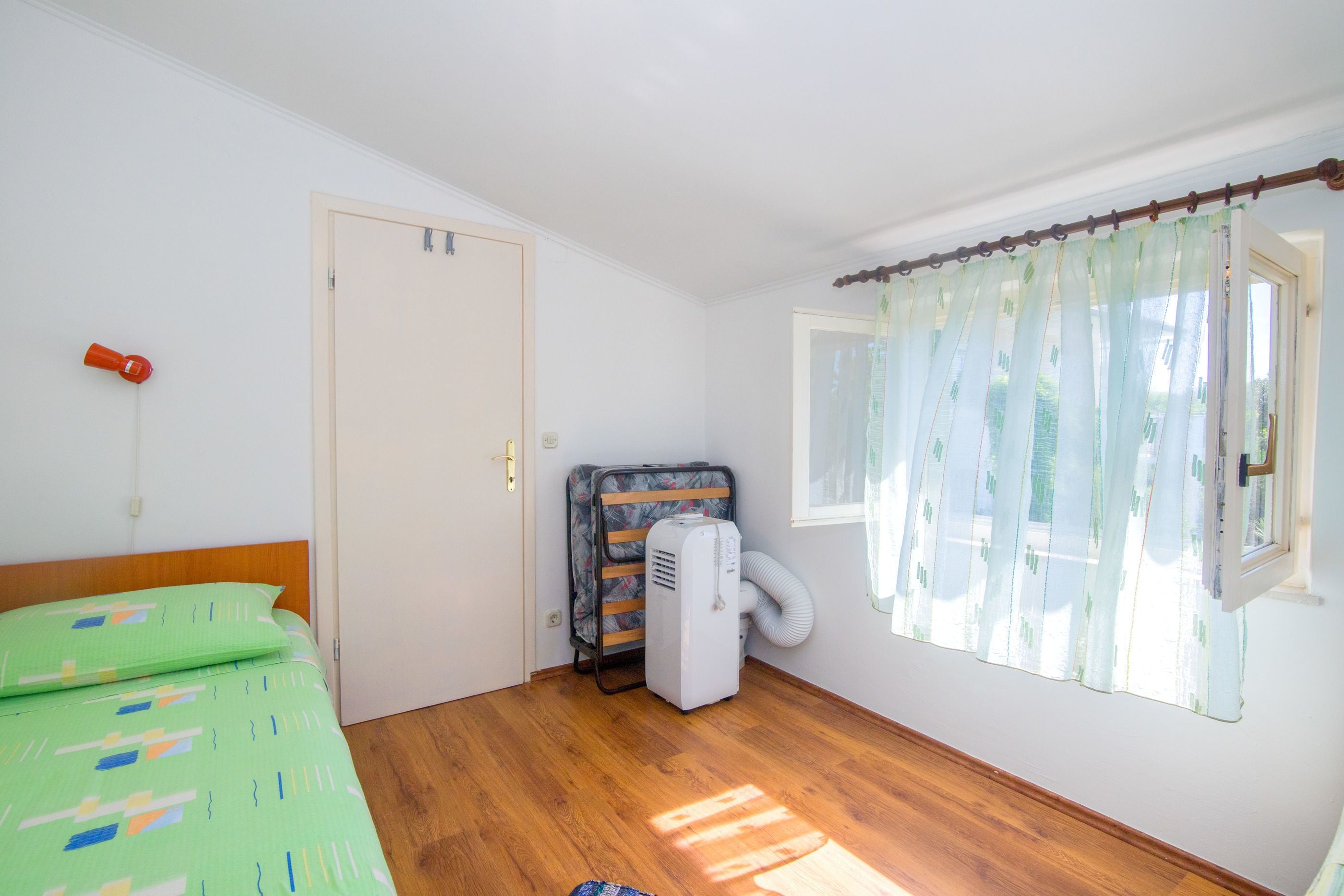 واي فاي مجانًا وملاءات أسرّة