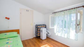 Free WiFi, bed sheets