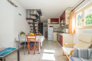 Fridge, microwave, oven, stovetop - Apartment Josipa (Marina)