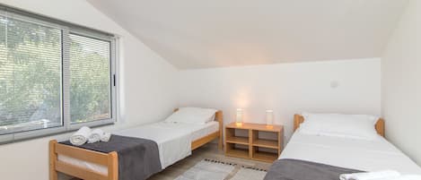 Bügeleisen/Bügelbrett, kostenloses WLAN, Bettwäsche