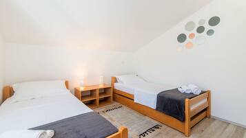 Iron/ironing board, free WiFi, bed sheets