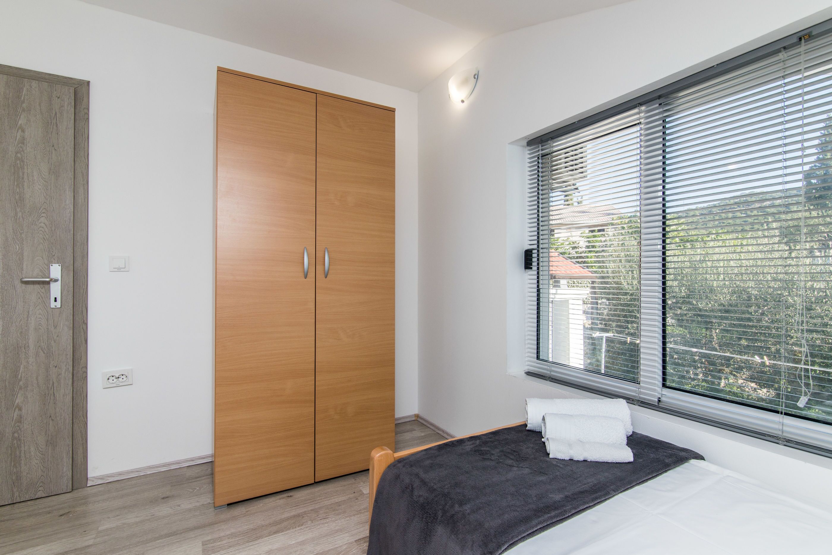 Iron/ironing board, free WiFi, bed sheets