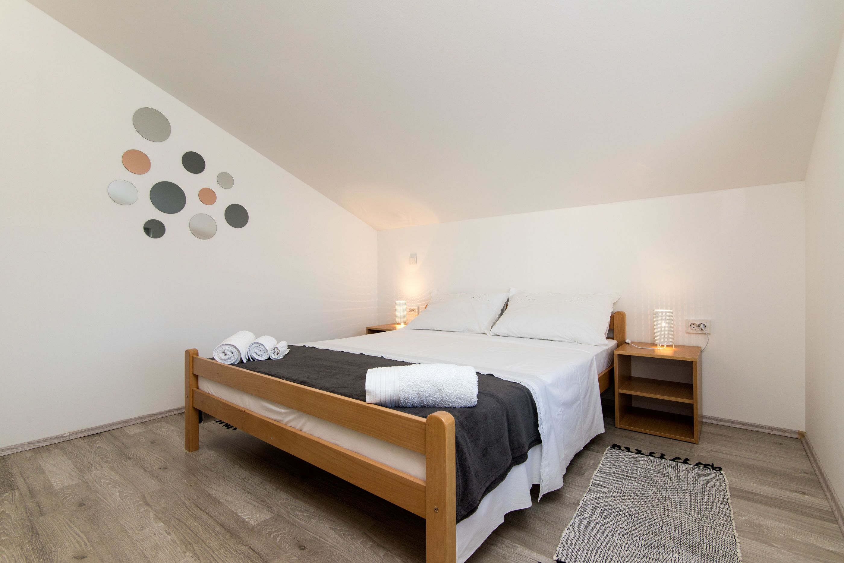 Iron/ironing board, free WiFi, bed sheets