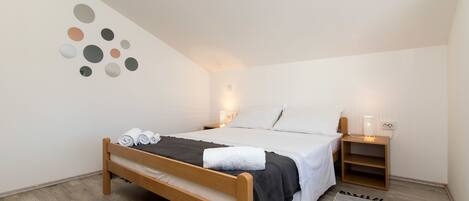 Bügeleisen/Bügelbrett, kostenloses WLAN, Bettwäsche