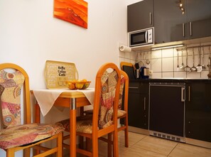 Apartment (A2) | Private kitchen | Fridge, stovetop, espresso maker, electric kettle - Apartments Tina Toni (Primosten)